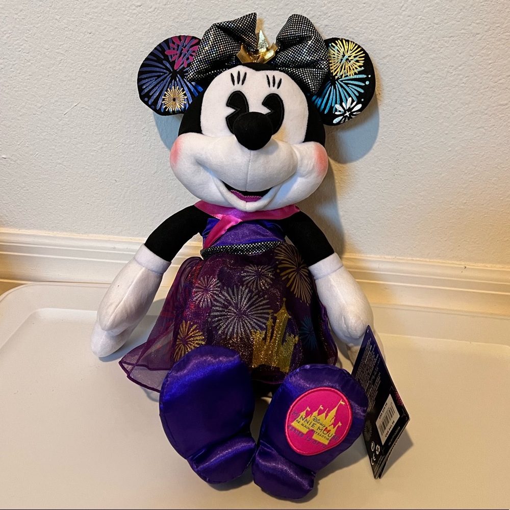 Minnie Mouse: The Main Attraction Plush – Nighttime Fireworks & Castle Finale